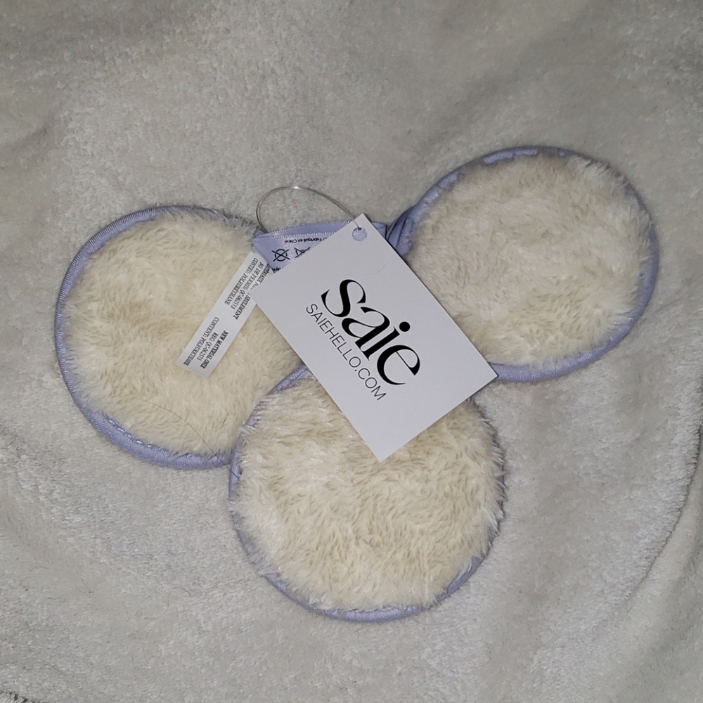 Saie Reusable makeup cleansing rounds